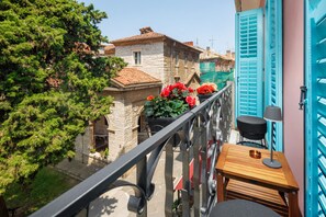 Property grounds - Nona’s Cozy Apartment with Private Garden & Balcony (Pula)