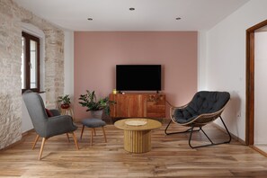 Living area - Nona’s Cozy Apartment with Private Garden & Balcony (Pula)