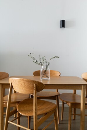 Dining - Premium St Kilda Rd Apt Pool, Gym and Park Access (St Kilda)