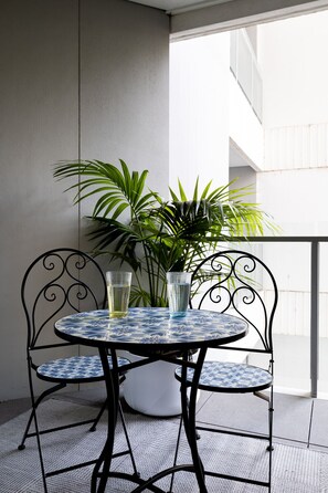 Dining - Premium St Kilda Rd Apt Pool, Gym and Park Access (St Kilda)