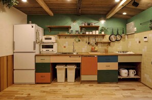 Private kitchen - USJ 2 stations / 1 building rental / 3 stations from Osaka Station / 5 minutes direct to USJ / 4 minutes walk from nearest station / suitable for family groups (Nishikujo, Konohana-ku, Osaka-shi,)