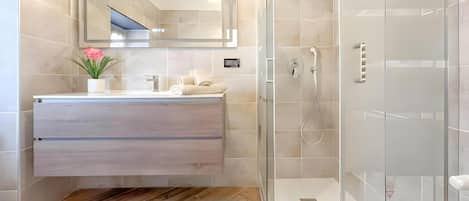 Standard Apartment, Multiple Bedrooms (Via D'Andrade Sestri Ponente) | Bathroom | Shower, hair dryer, bidet, towels