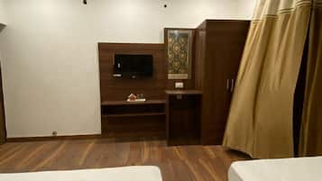 Quarto club, vista para a cidade | Escrivaninha, Wi-Fi de cortesia, roupa de cama