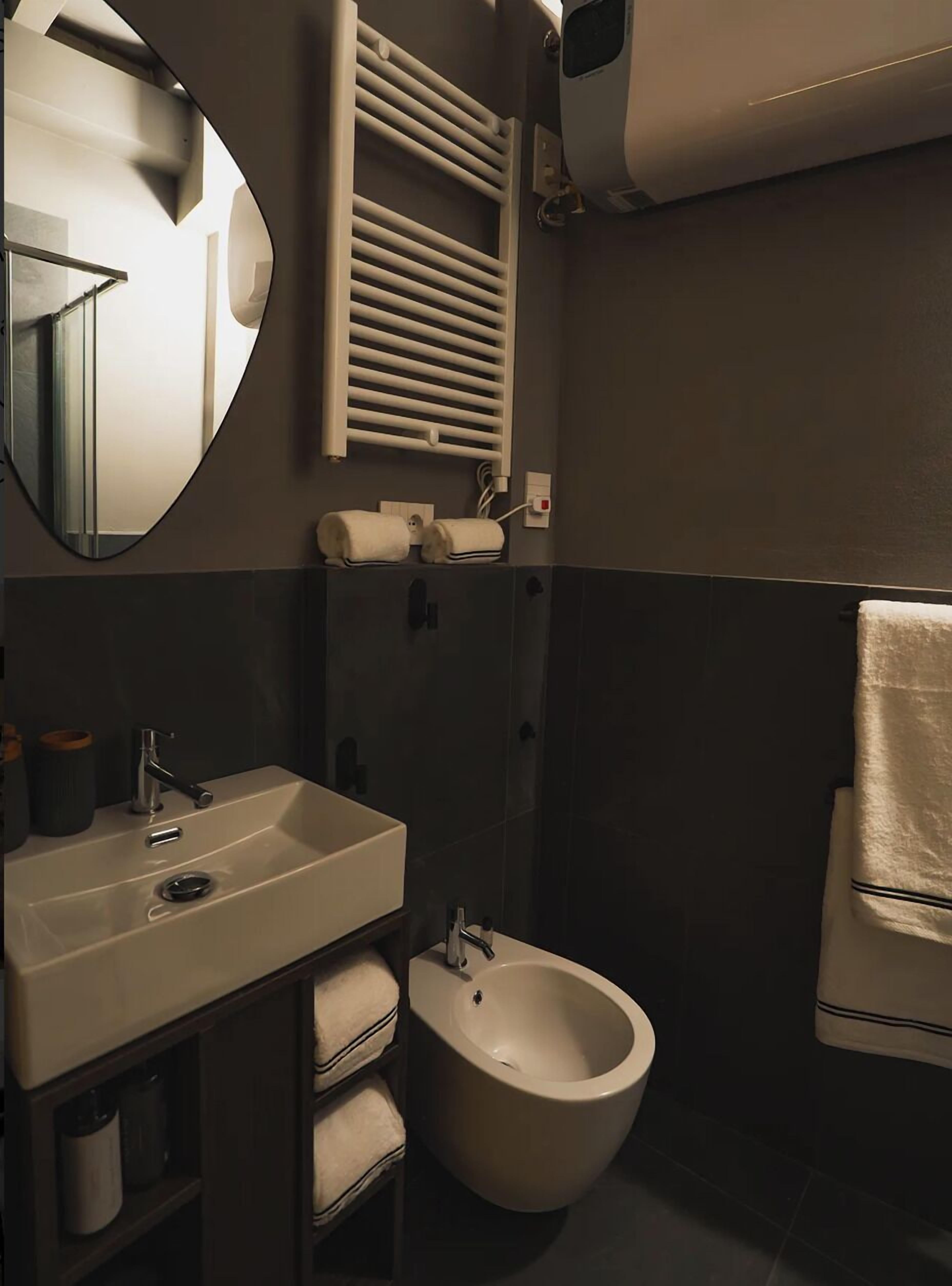 Doccia, asciugacapelli, bidet, asciugamani