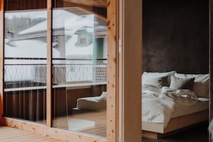 Caja de seguridad en la habitación y sistema de insonorización