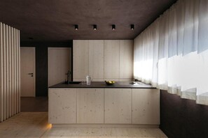 Fridge, stovetop, dishwasher, cookware/dishes/utensils - Atto Apartments & Suites  (Innichen)