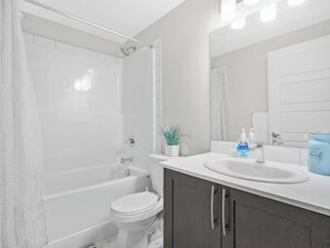 Bathroom - Cozy Retreat - Home away from home (Calgary)