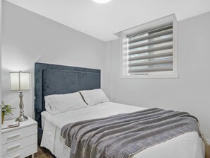 Room - Cozy Retreat - Home away from home (Calgary)