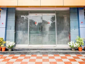 House | Reception - Collection O SF Road Siliguri Jyoti Hotel (Siliguri)