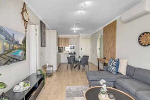 TV - Ellipse guest house close to Mall of Africa (Midrand)