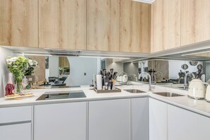 Private kitchen - Ellipse guest house close to Mall of Africa (Midrand)