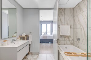 Shower - Ellipse guest house close to Mall of Africa (Midrand)