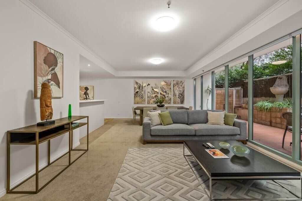 Apartamento clássico, 3 quartos, varanda | Área de estar