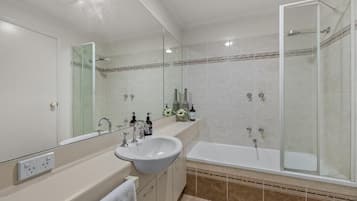 Classic Apartment, 3 Bedrooms, Patio | Bathroom