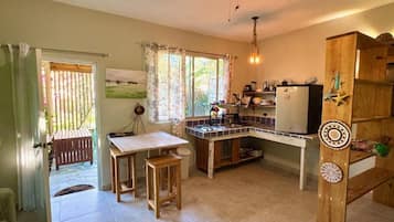 Fridge, stovetop, coffee/tea maker, toaster