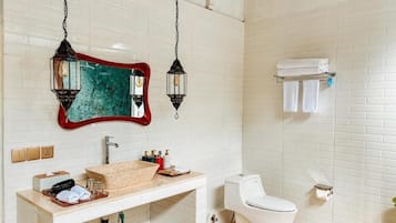 Shower, free toiletries, hair dryer, towels