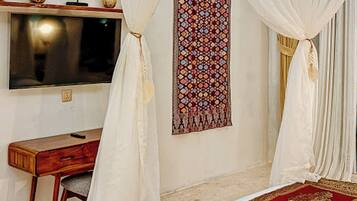 Two-Bedroom Villa with Private Pool | Desk, free WiFi, bed sheets