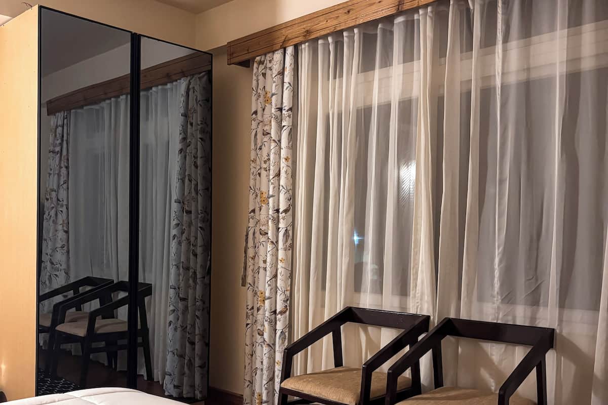 Chambre Confort Double ou avec lits jumeaux, patio, vue colline | Wi-Fi gratuit