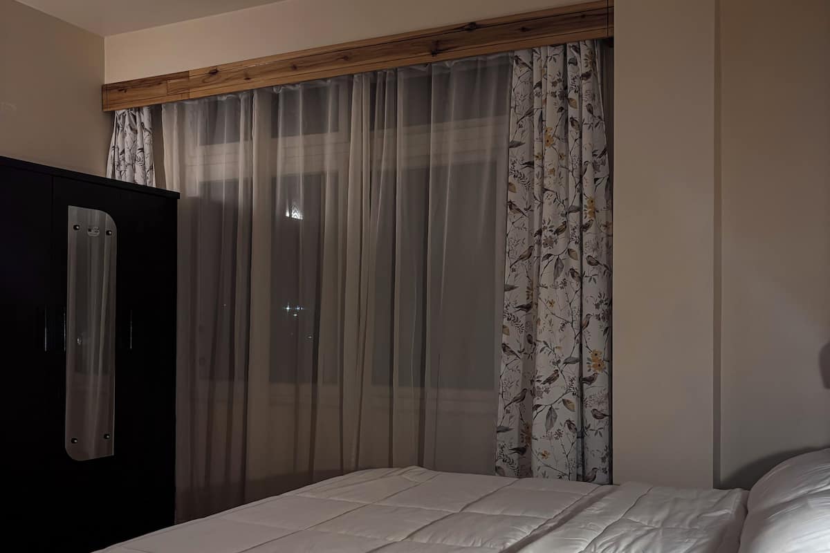 Chambre Confort Double ou avec lits jumeaux, patio, vue colline | Wi-Fi gratuit