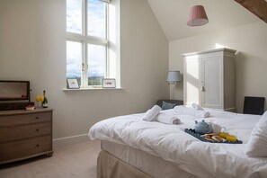 Desk, travel cot, WiFi, bed sheets - Blackhill barn - in the heart of the Cotswolds (Craswall)