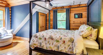 Hot Tub & Patio: Bedford Log Cabin on 10 Acres!