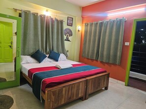 Doppia Luxury, balcone, vista città | Una scrivania, postazione laptop, Wi-Fi gratuito