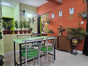 Doppia Luxury, balcone, vista città | Ristoranti