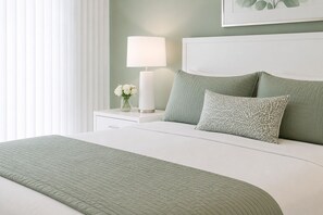 Classic Room | Iron/ironing board, free WiFi - Marvella Grand Hotel (Toronto)