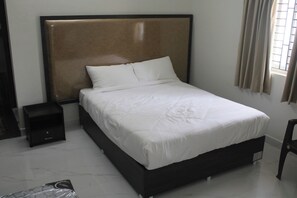 Room - Thenmozhi Grand Inn (NAIDUMANGALAM)
