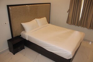 Room - Thenmozhi Grand Inn (NAIDUMANGALAM)