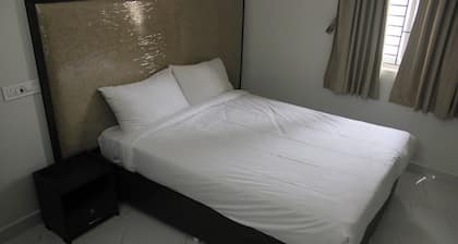 Thenmozhi Grand Inn