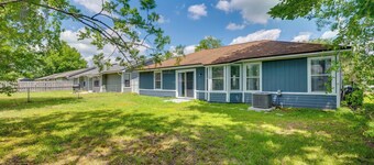 Family Getaway w/ Fenced Yard in Orange Park!