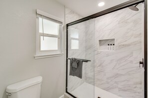 Hårtork och handdukar