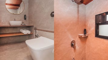 Deluxe Triple Room | Bathroom | Shower, towels, soap, shampoo