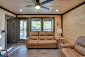 Living area - Walk to Kentucky Lake! Pet-Friendly Murray Duplex (Murray)