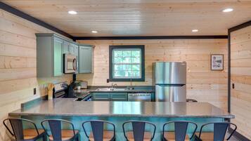 Fridge, microwave, stovetop, dishwasher