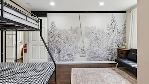 House (6 Bedrooms) | Interior