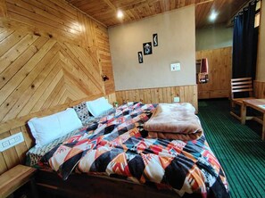 Deluxe Double Room | Desk, laptop workspace - Ananta Valley Home's (Banjar)