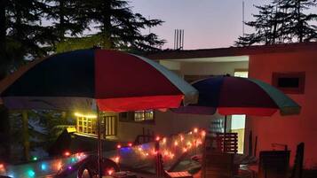 Habitación Deluxe doble, vistas al valle | Restaurante al aire libre