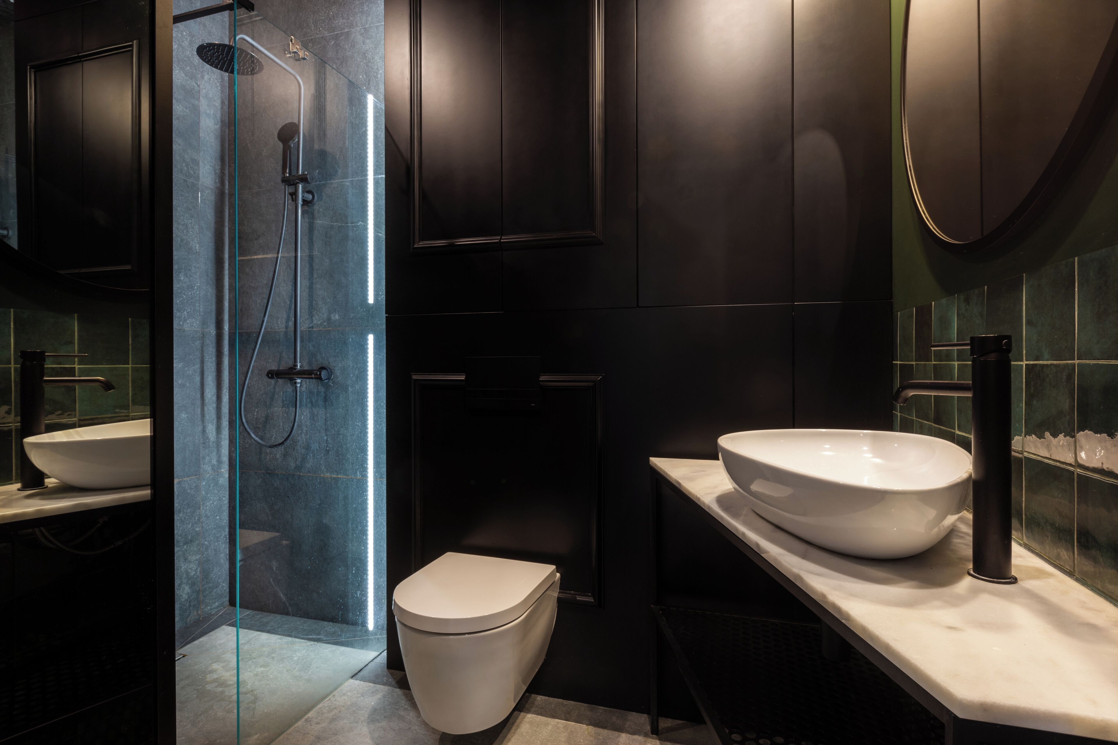 Design Studio Suite | Bathroom | Hair dryer, towels, soap, shampoo