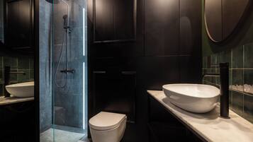 Design Studio Suite | Bathroom | Hair dryer, towels, soap, shampoo