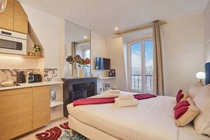 Iron/ironing board, WiFi, bed sheets - A charming haven in the heart of Montmartre (Paris)