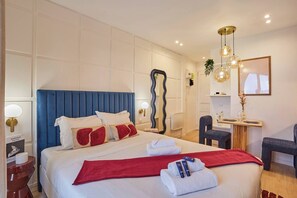 Iron/ironing board, WiFi, bed sheets - A charming haven in the heart of Montmartre (Paris)