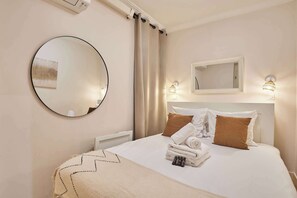 1 bedroom, iron/ironing board, travel cot, WiFi - Lovely apartment with AC - Center of Paris (Paris)