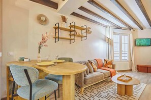 TV, offices - Apartement Saint Germain des Prés (Paris)