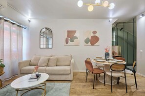TV, offices - Charming Duplex 1 bedroom Center of Paris (Paris)