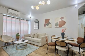 TV, offices - Charming Duplex 1 bedroom Center of Paris (Paris)