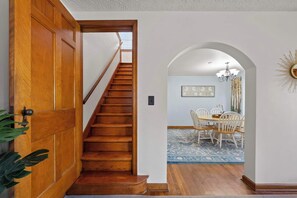Interior - Getaway Glen Walkable (Columbus)