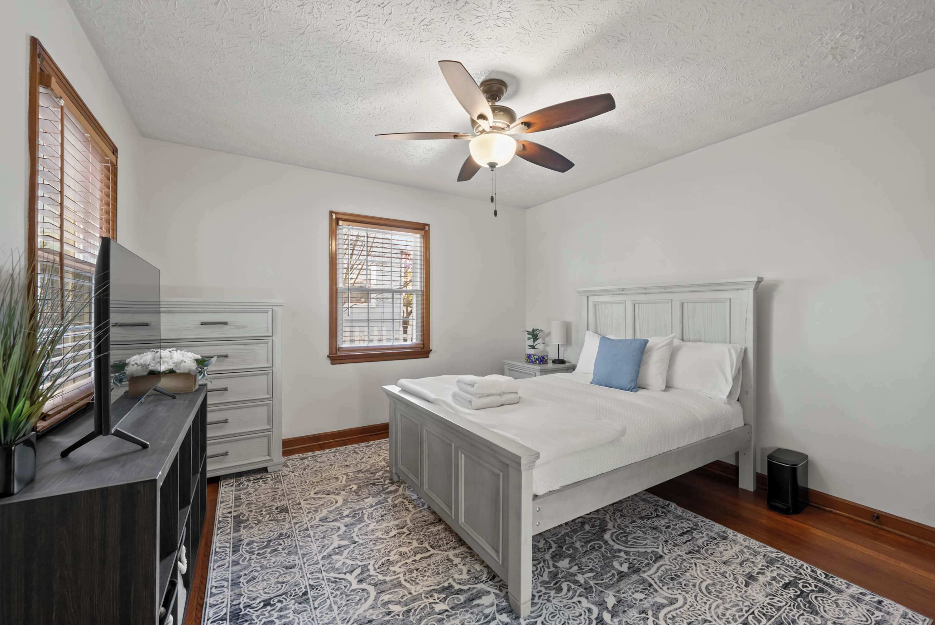 Desk, iron/ironing board, travel cot, WiFi
