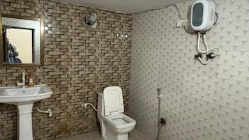 Deluxe Double Room, City View | Bathroom
